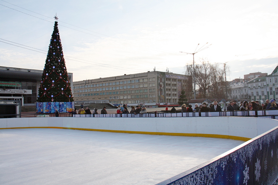 Каток на площади ленина