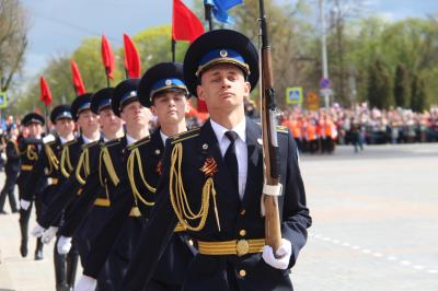 На площади Ленина прошёл парад Победы