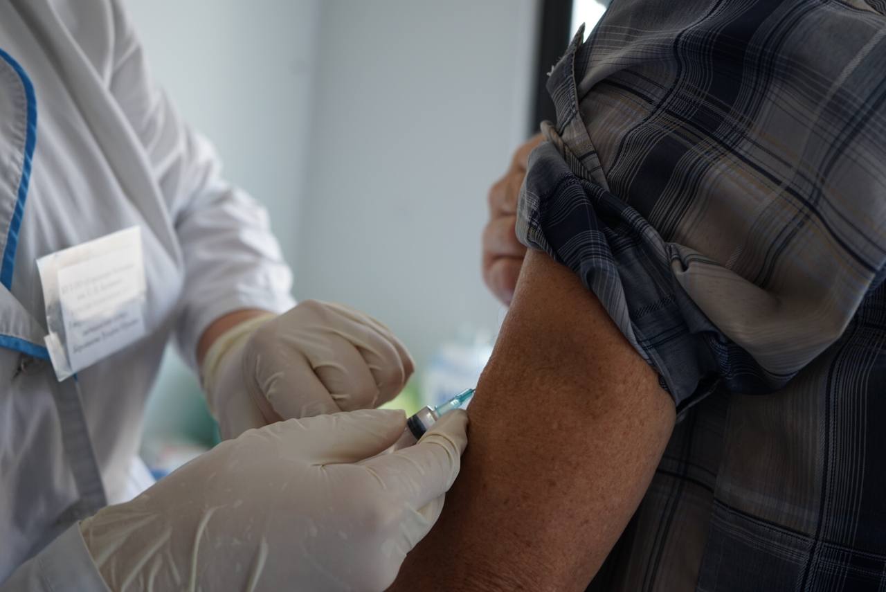 Вакцинация от COVID-19 продолжается Вакцинация от COVID-19 продолжается