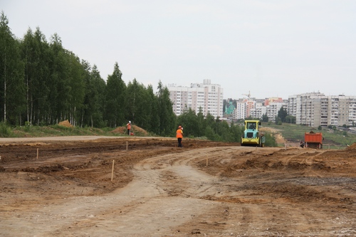 Новый подрядчик обещает сдать первую очередь дороги по улице Раздольной к концу этого года Новый подрядчик обещает сдать первую очередь дороги по улице Раздольной к концу этого года