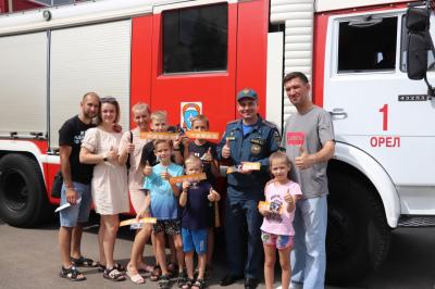 Для гостей из ДНР провели экскурсию по пожарной части 