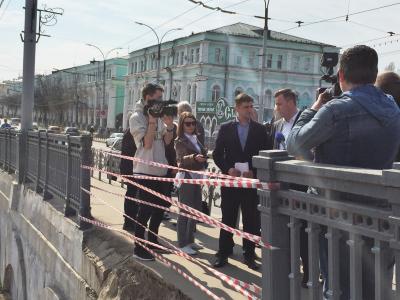 Ограждение на Красном мосту восстановят за два дня