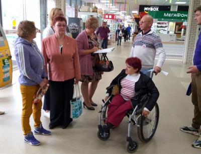 В Советском районе проинспектировали объекты торговли на предмет их доступности для маломобильных групп населения