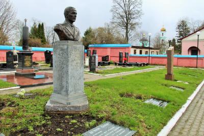 Места захоронений освобождаются от мусора