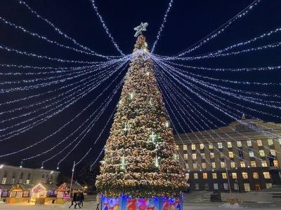 Новогодний Орёл будет радовать жителей до конца месяца