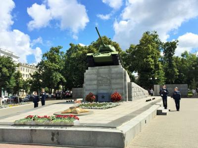 Дни Москвы в Орловской области начались с торжественной церемонии возложения цветов