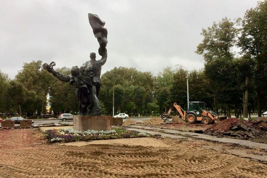Гранитные плиты, демонтированные во время ремонта Комсомольского сквера, вернут на место
