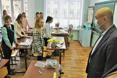 Знакомство с учреждениями образования продолжается