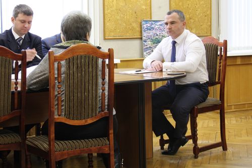 Андрей Усиков провел прием граждан по личным вопросам Андрей Усиков провел прием граждан по личным вопросам