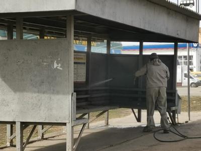В Орле проходит дезинфекция остановочных павильонов
