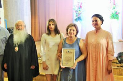 Попечителей и приёмных родителей поблагодарили за успехи их детей в учёбе