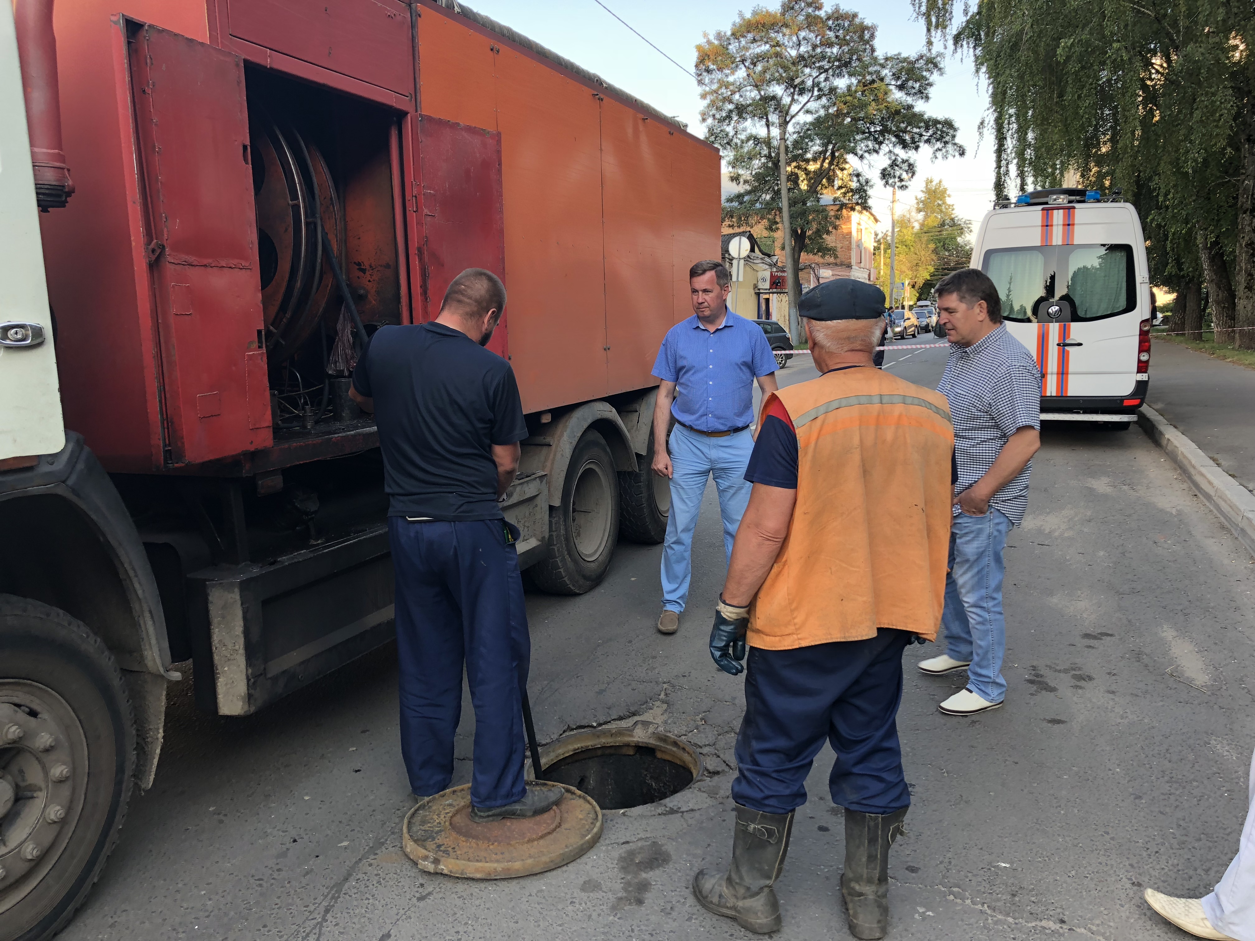 На ул. Красноармейскую, 11 приехали московские эксперты