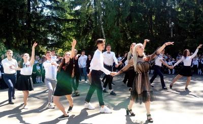 В школах Орла отзвенели последние звонки