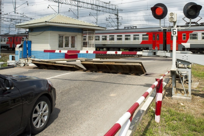 «Внимание, переезд!»: РЖД напоминает автомобилистам о бдительности 