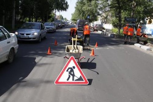 В областном центре продолжаются работы по ямочному ремонту В областном центре продолжаются работы по ямочному ремонту