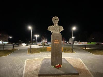 Сломанную плитку на площади Маршала Жукова заменят до конца месяца