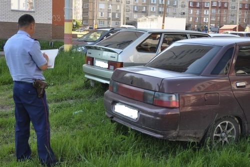 В областном центре идет борьба с парковками на газонах В областном центре идет борьба с парковками на газонах