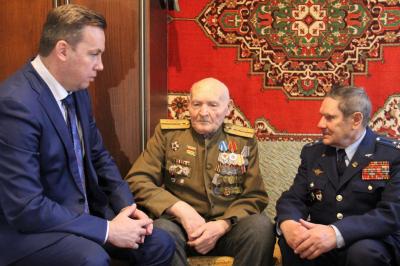 Александр Муромский вручил ветеранам Великой Отечественной войны юбилейные медали
