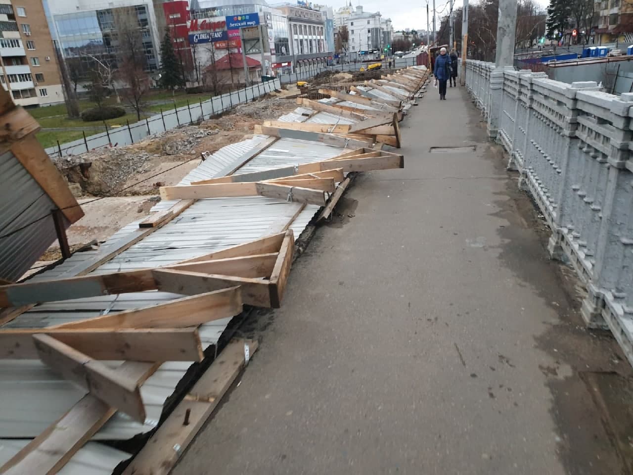 Восстановление ограждения Красного моста займёт два дня Восстановление ограждения Красного моста займёт два дня
