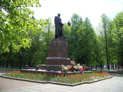 Сегодня в сквере им. Л.Н. Гуртьева включат уличные фонари