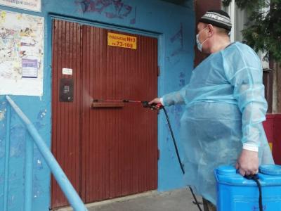 В многоэтажках Орла продолжается дезинфекция подъездов 