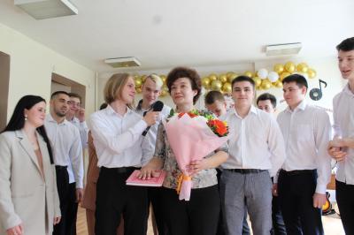 Для 1 430 выпускников прозвенел последний звонок