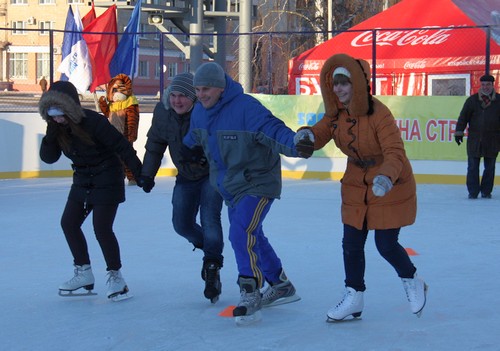 В центре Орла открылся каток