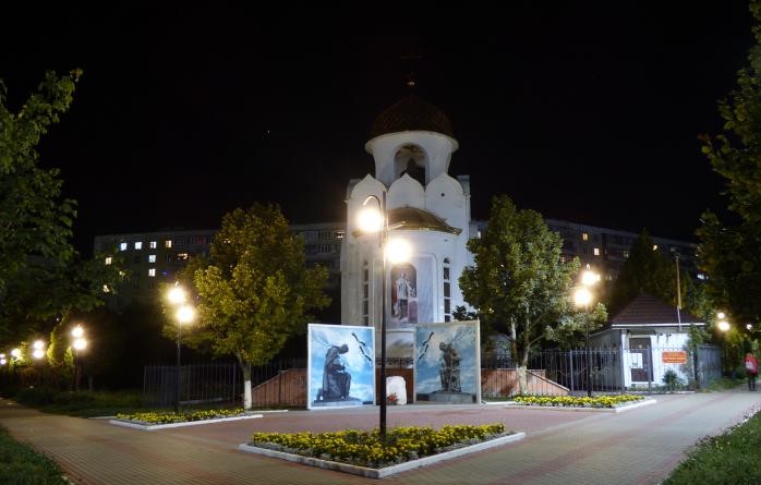 В сквере Героев-десантников установят антивандальные скамейки и урны В сквере Героев-десантников установят антивандальные скамейки и урны