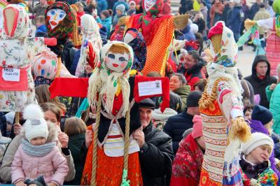 Зима уступила место весне: Орёл отпраздновал Масленицу