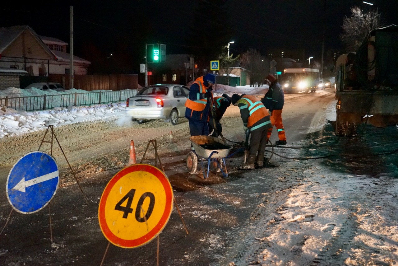 В Орле применение инновационных технологий позволяет ремонтировать дороги и в зимний период В Орле применение инновационных технологий позволяет ремонтировать дороги и в зимний период