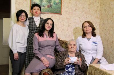 Ветерану Великой Отечественной войны вручили слуховой аппарат 