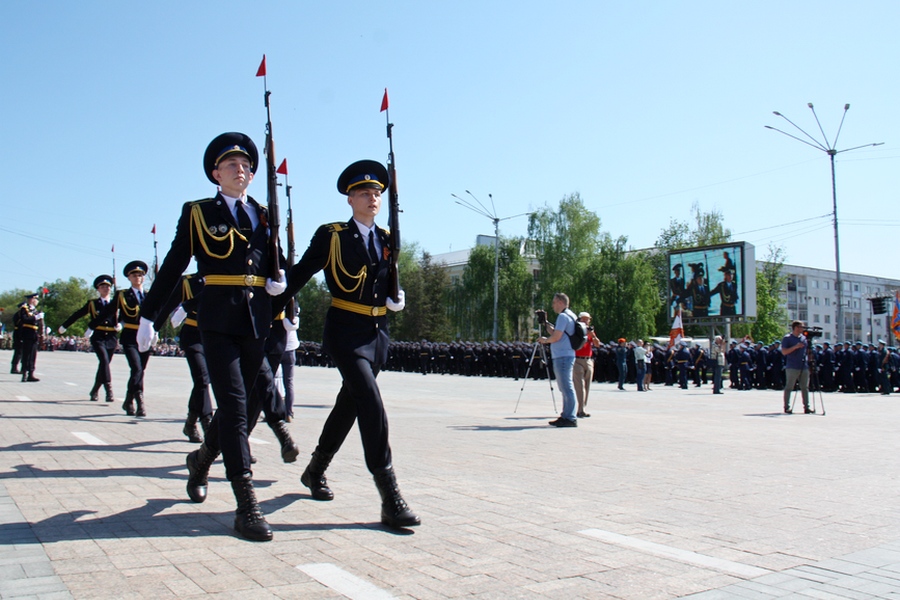 В Городе воинской славы и первого салюта прошел Парад Победы