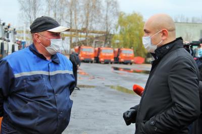 Юрий Парахин познакомился с коллективом «Спецавтобазы» 