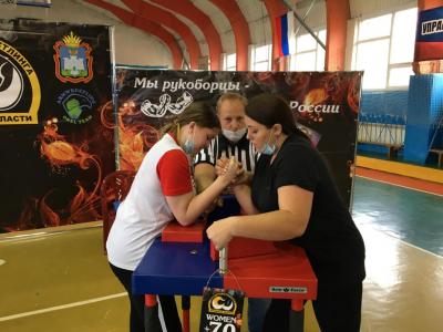 Орловцы показали себя в армреслинге 