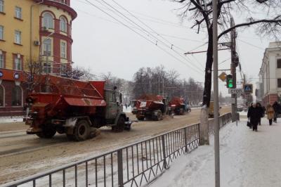 На уборку снега в день вышли 33 единицы техники