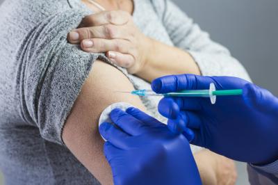 Маломобильные группы населения могут пройти вакцинацию от коронавируса на дому 