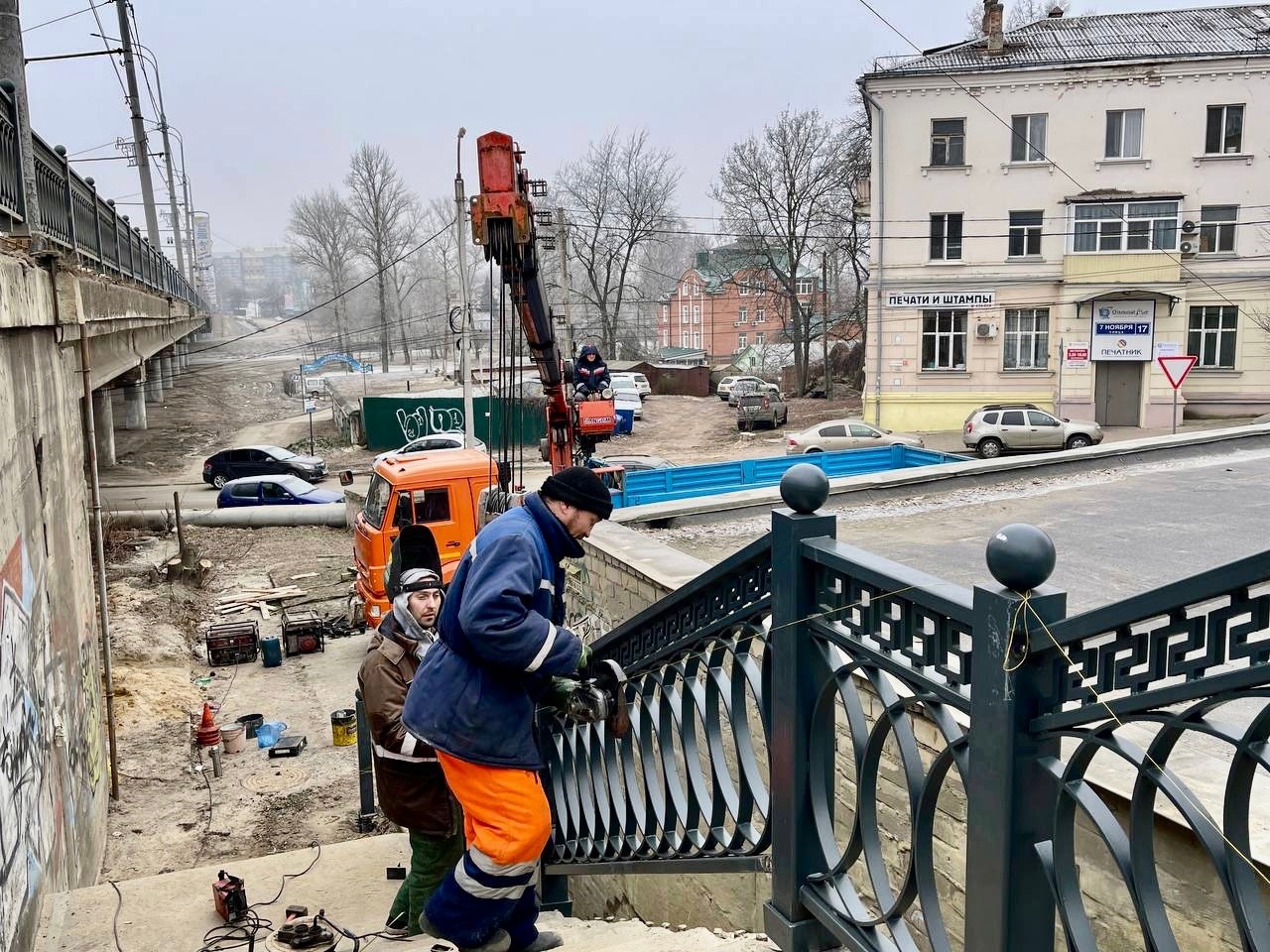 Продолжаются работы на Тургеневском мосту