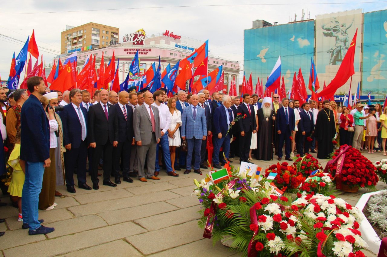 В 79-ю годовщину освобождения от фашистского гнёта над Орлом взвилось Знамя Победы