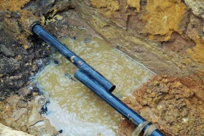 На ул. Васильевской обновляется участок водопровода