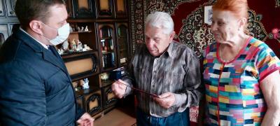В Орле продолжается выдача удостоверений детям войны