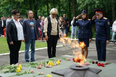 Во всех районах Орла прошли траурные митинги и возложения цветов