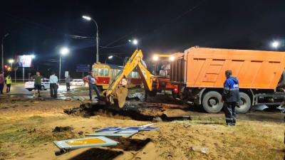 В районе 909 квартала на ул. Комсомольской произошёл прорыв водовода