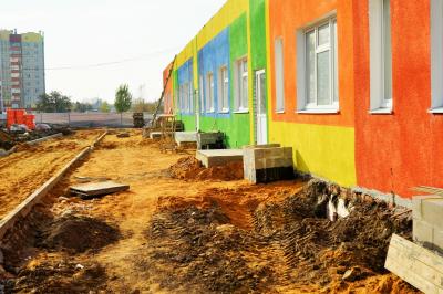 Детский сад на ул. Планерной обрастает детскими и спортивными площадками