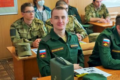 30 новобранцев из Орла отправились нести службу в Санкт-Петербург