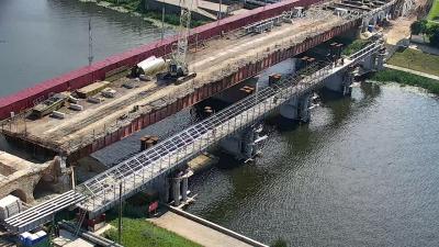 До конца недели планируется смонтировать последний пролёт пешеходной части Красного моста