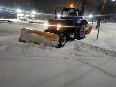 Спецавтобаза приступила к зимней уборке города 