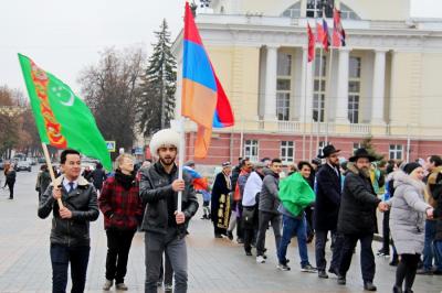 На центральной площади Орла закружился «Хоровод Единства»