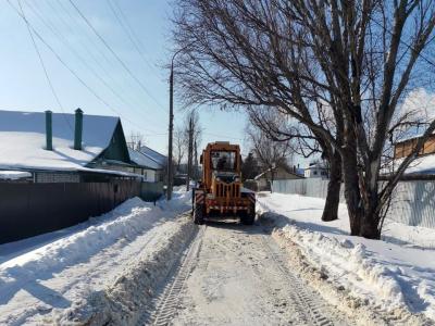 Работа по вывозу снега продолжается