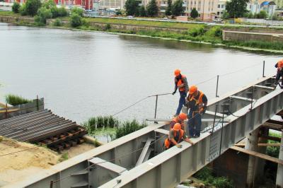 Монтаж коммуникационного моста выходит на финишную прямую 