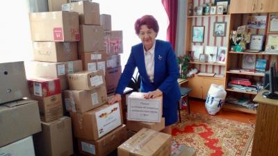 Ветераны педагогического труда собрали 45 коробок гуманитарной помощи для бойцов СВО